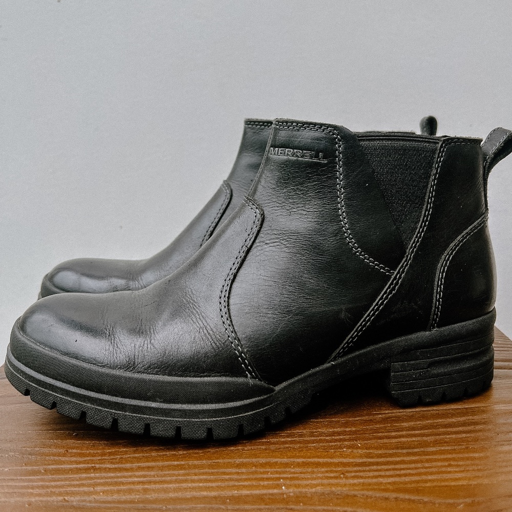 Merrell black Chelsea Boots Women's Size 6 in Excellent Condition